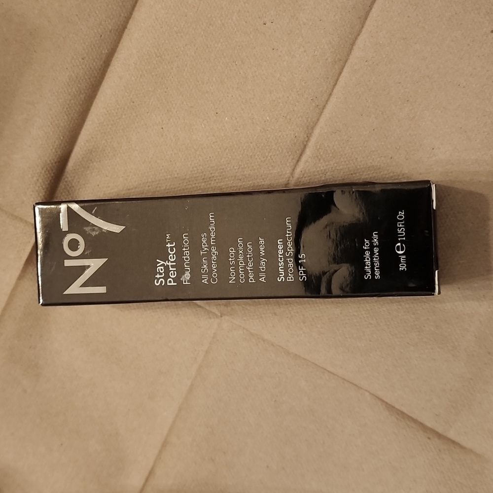 No7 stay perfect COOL BEIGE foundation